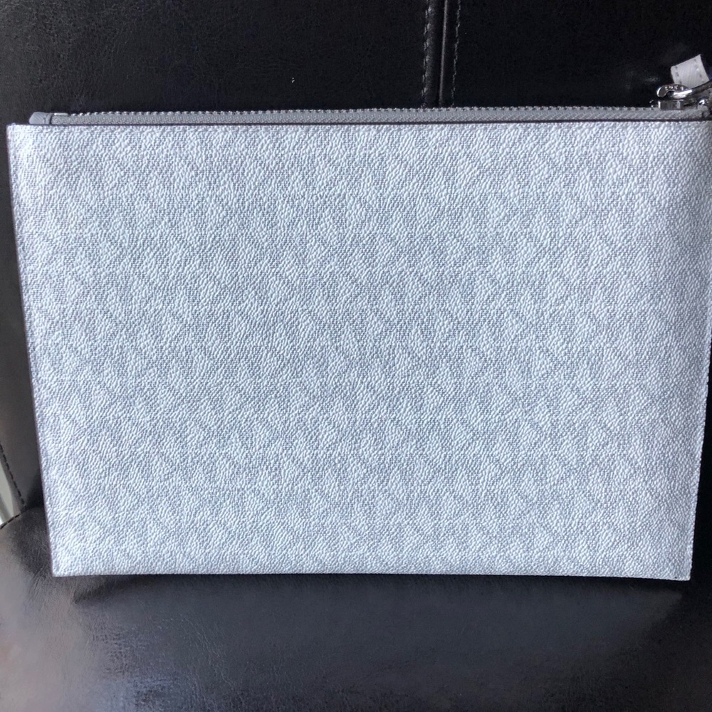 Michael Kors Jet Set XL Zip Clutch/Wristlet NWT - Picture 2 of 6